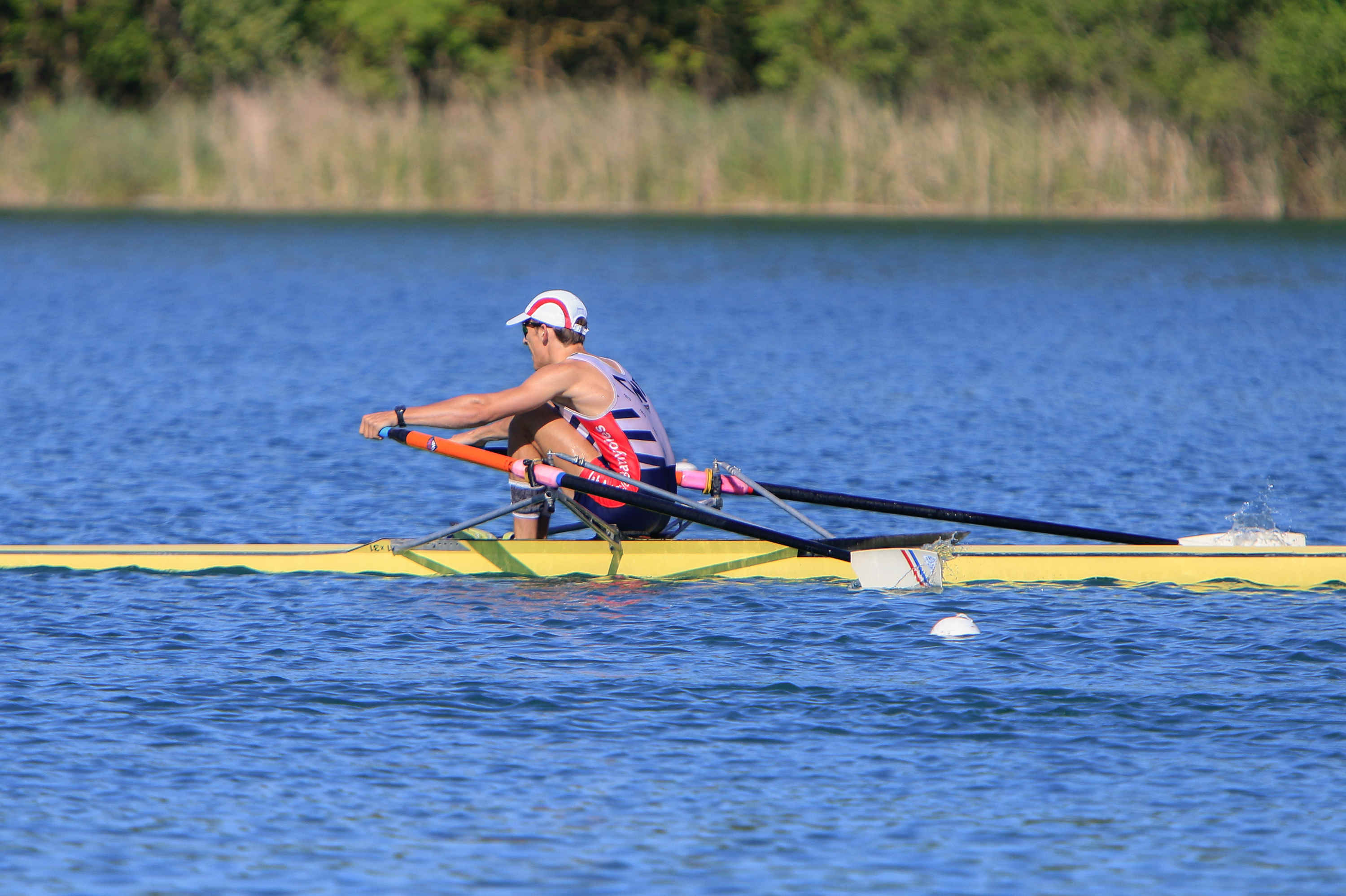 Adrià Mitjavila haciendo remo